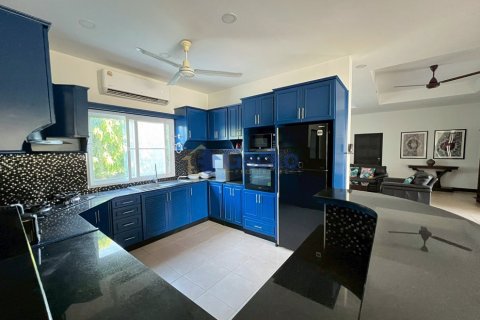 House in Pattaya, Thailand 5 bedrooms № 197150 - photo 10