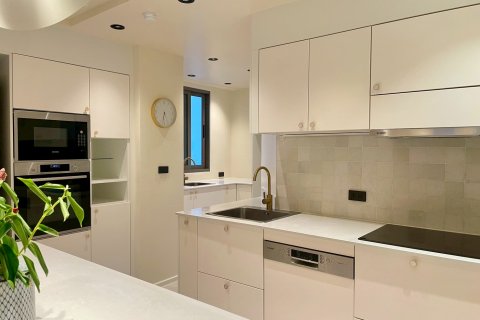 Кондоминиум с 3 спальнями в Бангкоке, Таиланд № 173985 - фото 9