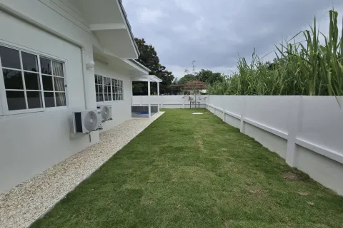 House in San Sai, Thailand 3 bedrooms № 169529 - photo 2