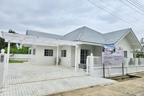 House in San Sai, Thailand 3 bedrooms № 169529 - photo 1