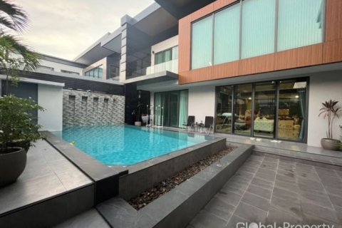 House in Pattaya, Thailand 5 bedrooms № 168151 - photo 4