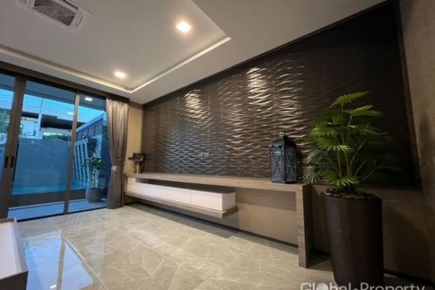 House in Pattaya, Thailand 5 bedrooms № 168151 - photo 14