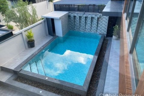 House in Pattaya, Thailand 5 bedrooms № 168151 - photo 2