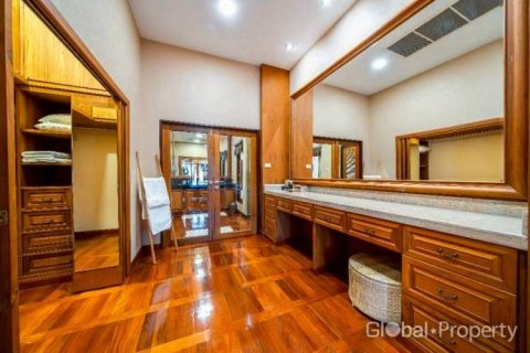 House in Pattaya, Thailand 3 bedrooms № 168150 - photo 9