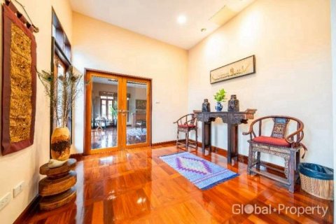 House in Pattaya, Thailand 3 bedrooms № 168150 - photo 10