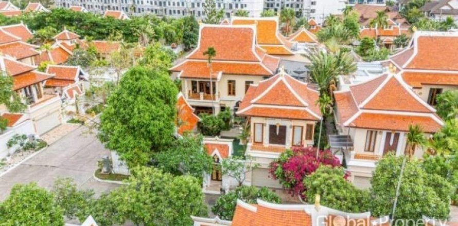 House in Pattaya, Thailand 3 bedrooms № 168150
