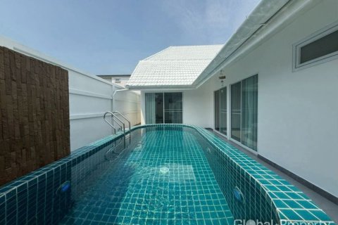 House in Pattaya, Thailand 6 bedrooms № 168149