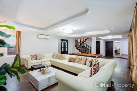 House in Pattaya, Thailand 4 bedrooms № 168148 - photo 6