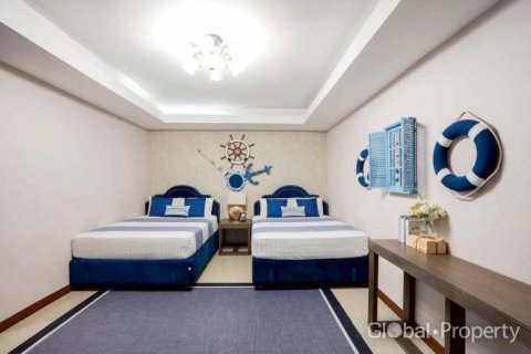 House in Pattaya, Thailand 4 bedrooms № 168148 - photo 14