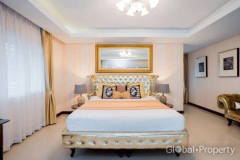 House in Pattaya, Thailand 4 bedrooms № 168148 - photo 9