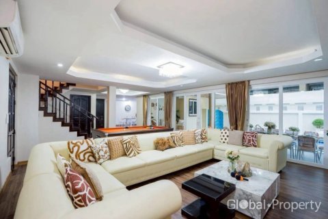 House in Pattaya, Thailand 4 bedrooms № 168148 - photo 5
