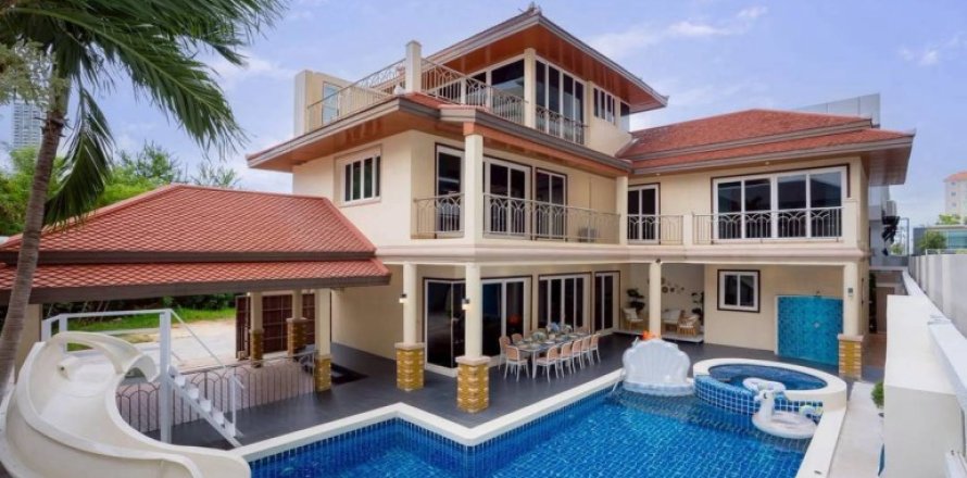 House in Pattaya, Thailand 4 bedrooms № 168148