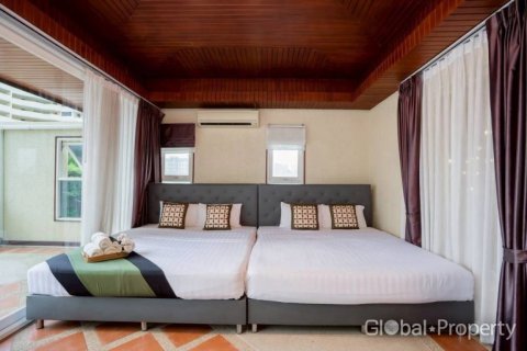 House in Pattaya, Thailand 4 bedrooms № 168148 - photo 15