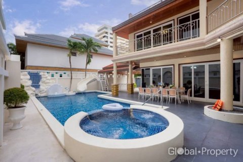 House in Pattaya, Thailand 4 bedrooms № 168148 - photo 2