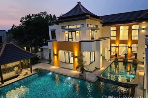 Дом в Паттайе, Таиланд с 6 спальнями № 168152 - фото 4