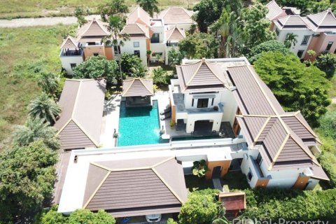 Дом в Паттайе, Таиланд с 6 спальнями № 168152 - фото 2