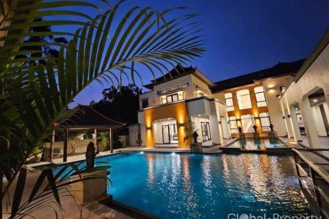 Дом в Паттайе, Таиланд с 6 спальнями № 168152 - фото 3