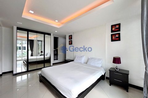 House in Pattaya, Thailand 4 bedrooms № 196936 - photo 28