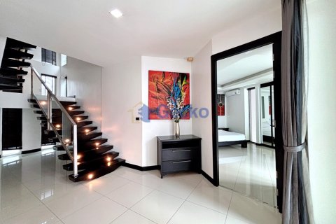 House in Pattaya, Thailand 4 bedrooms № 196936 - photo 12