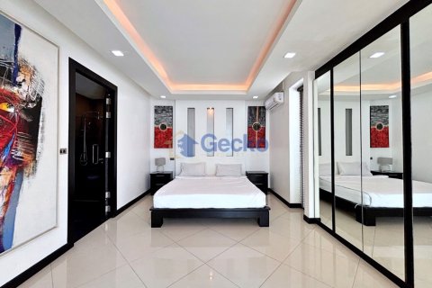 House in Pattaya, Thailand 4 bedrooms № 196936 - photo 13