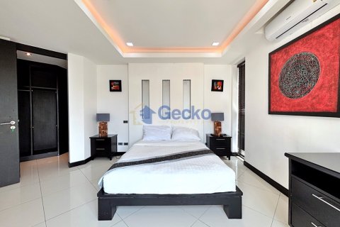 House in Pattaya, Thailand 4 bedrooms № 196936 - photo 22