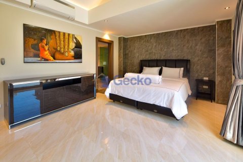 House in Pattaya, Thailand 5 bedrooms № 196934 - photo 19