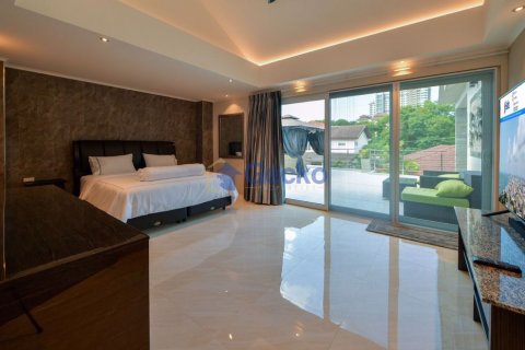 House in Pattaya, Thailand 5 bedrooms № 196934 - photo 17