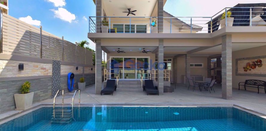 House in Pattaya, Thailand 5 bedrooms № 196934