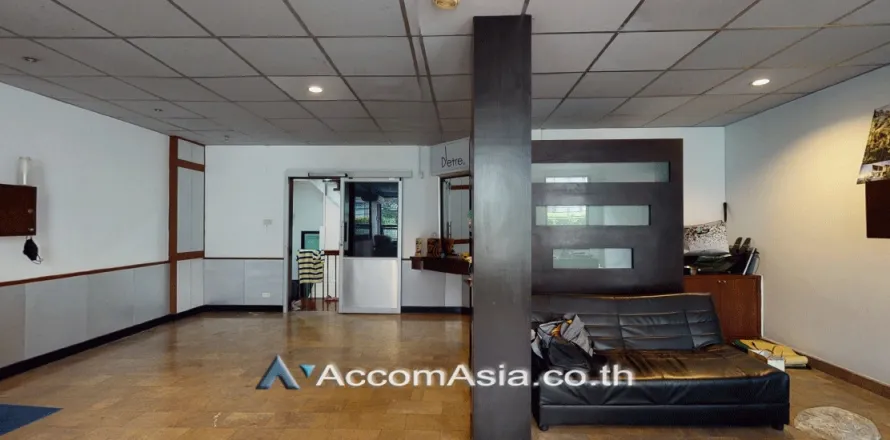 Haus in Watthana, Bangkok, Thailand 10 Schlafzimmer № 216565