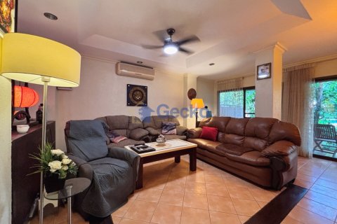 Condo in Pattaya, Thailand, 1 bedroom  № 195832 - photo 2