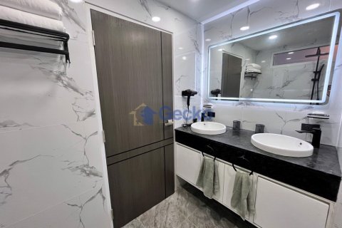 Condo in Pattaya, Thailand, 3 bedrooms  № 195827 - photo 16