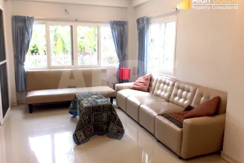 Casa de 4 dormitorios en Jomtien Beach, Pattaya, Tailandia № 212041 - foto 5