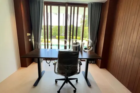 Casa de 4 dormitorios en Pattaya, Tailandia № 212040 - foto 15