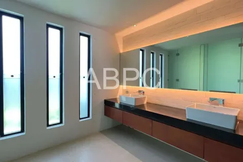 Casa de 4 dormitorios en Pattaya, Tailandia № 212040 - foto 13