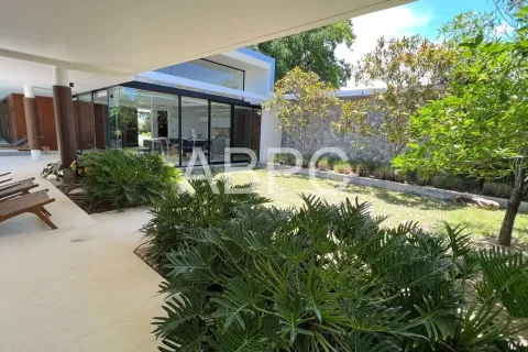 Casa de 4 dormitorios en Pattaya, Tailandia № 212040 - foto 4