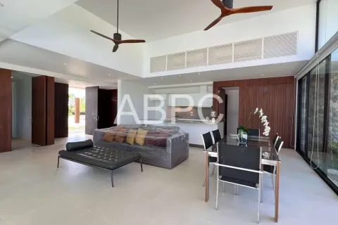 Casa de 4 dormitorios en Pattaya, Tailandia № 212040 - foto 12