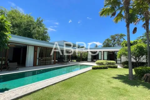 Casa de 4 dormitorios en Pattaya, Tailandia № 212040 - foto 3