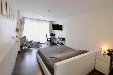 Кондоминиум с 2 спальнями в Хуай Кванге, Бангкок, Таиланд № 136239 - фото 2