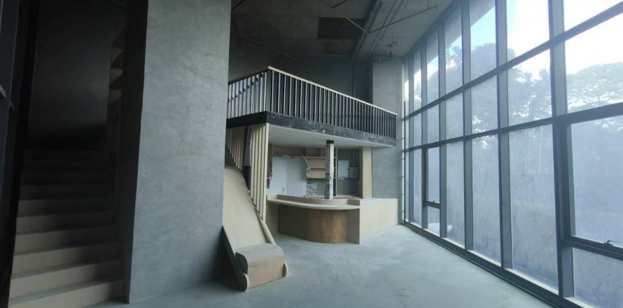 Studio dans le Condo à Huai Khwang, Bangkok, Thaïlande  № 170640