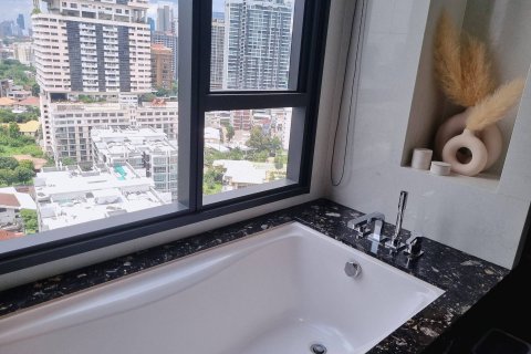 Condo in Bangkok, Thailand, 2 bedrooms  № 180724 - photo 13
