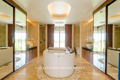 Villa in Ko Kaeo, Thailand 6 bedrooms № 179738 - photo 8
