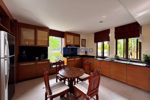 House in Pattaya, Thailand 5 bedrooms № 196094 - photo 17