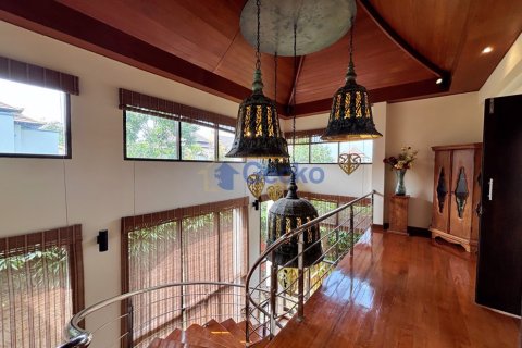 House in Pattaya, Thailand 5 bedrooms № 196094 - photo 29