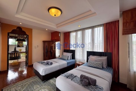 House in Pattaya, Thailand 5 bedrooms № 196094 - photo 30