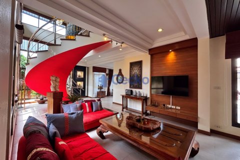 House in Pattaya, Thailand 5 bedrooms № 196094 - photo 13