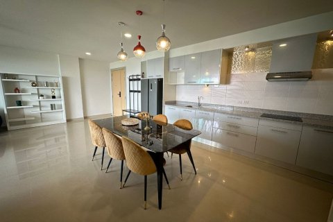 Apartamento de 3 habitaciones en Pattaya, Tailandia № 233276