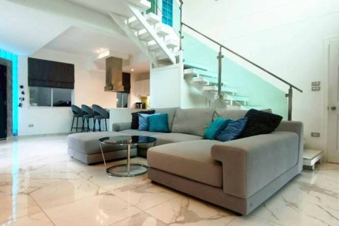 Вилла в Паттайе, Таиланд с 3 спальнями  № 158771 - фото 2