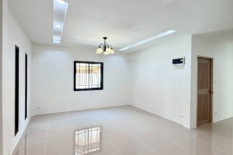 House in Kathu, Thailand 3 bedrooms № 153075 - photo 6