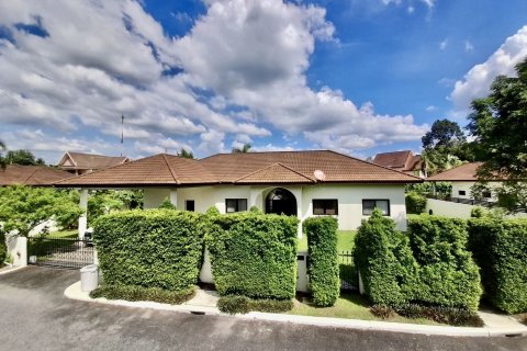 Villa in Pattaya, Thailand 4 bedrooms № 153076 - photo 1