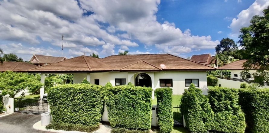 Villa in Pattaya, Thailand 4 bedrooms № 153076